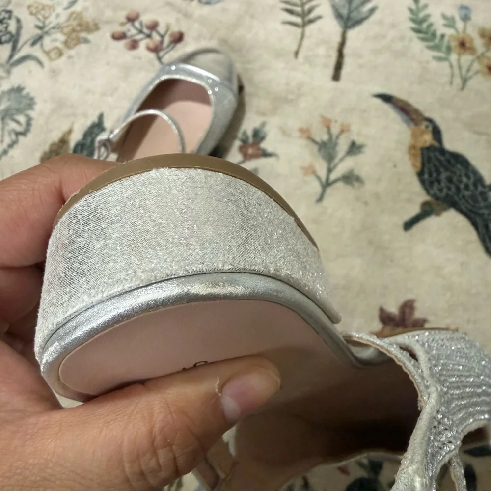 Steve Madden Silver girls Belinda Shoes size 4 big kids